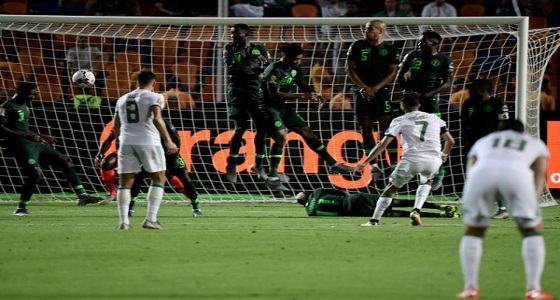 مشجع جزائري يتوفى بسكتة قلبية عقب هدف محرز في مرمى نيجيريا