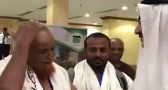 حاج يمني يوجه رسالة مؤثرة للمملكة نهايتها قبلة على اليد