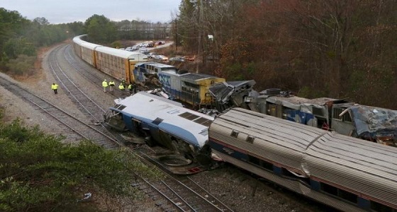 مصرع وإصابة العشرات جراء تصادم قطارين في باكستان