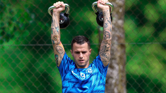 تحضيرا لمنافسات الموسم الرياضي.. الهلال يخوض 150 دقيقة لياقية وفنية