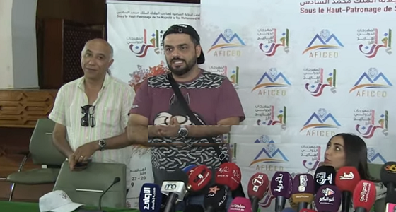 بالفيديو.. محمد الترك يحرج صحفيين ويثور عليهم في مؤتمر لزوجته دينا بطمة