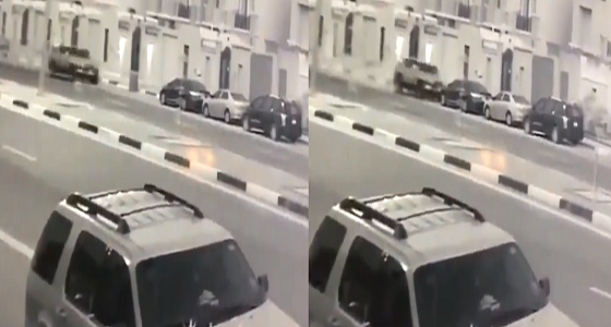 بالفيديو.. قائد مركبة يتعمد التصادم بأخرى متوقفة أمام منزل مالكها بالخبر