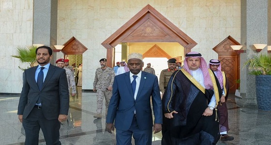 بالصور.. رئيس وزراء جمهورية جيبوتي يصل إلى المدينة المنورة