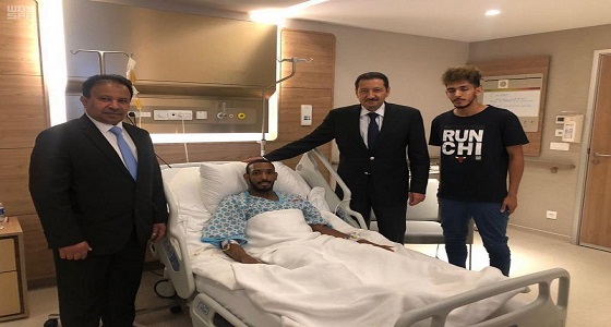 سفير المملكة لدى تركيا يزور المواطن المصاب بطلق ناري