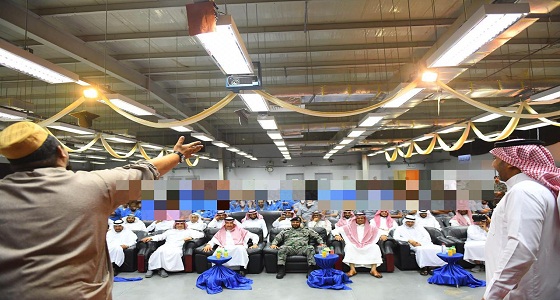 مديرية السجون بمنطقة تبوك تقيم أمسية ترفيهية لنزلائها وتحتضن مسرحية “ لُحمة وطن “