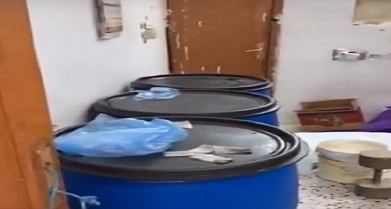 بالفيديو.. ضبط مصنع خمور يستخدم المبيدات الحشرية