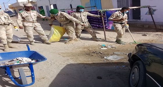 جيش دولة عربية ينزل إلى الشوارع لمواجهة القمامة