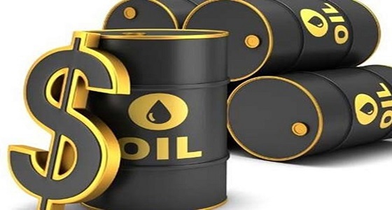أسعار النفط تستقر بعد انخفاض كبير بفعل مخاوف الركود وزيادة المخزونات