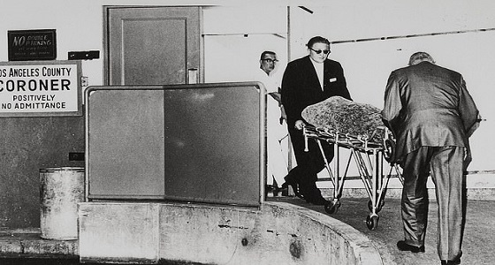 لأول مرة.. صور لجثة مارلين مونرو في المشرحة تقشعر لها الأبدان