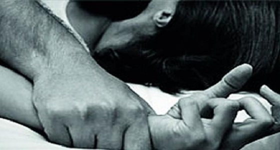 شاب يقتل والدة صديقه بعد إقامة علاقة جنسية معها