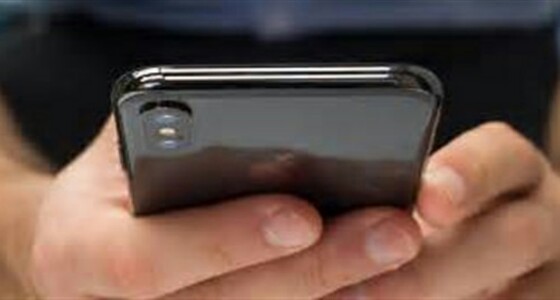 احذر.. استخدام الهاتف الذكي 5 ساعات يوميا يسبب زيادة الوزن