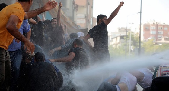 الشرطة التركية تواصل قمع المتظاهرين الأكراد في ديار بكر