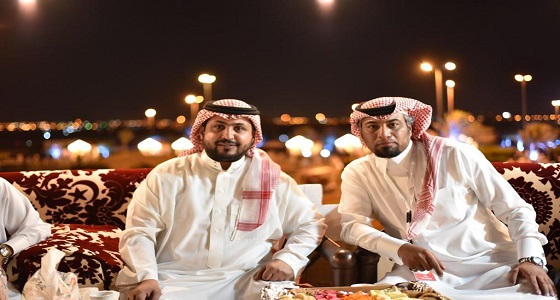 الأمير عبدالله بن ناصر يزور قرية الهجن ويشيد بالفعاليات المصاحبة