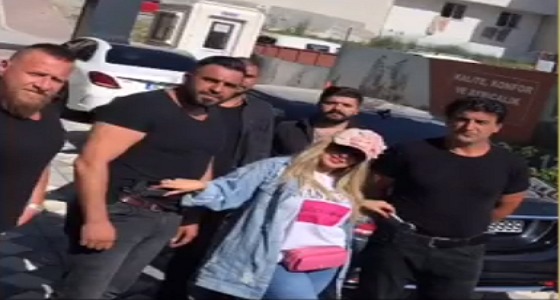بالفيديو..حليمة بولند تتوسط حراس الأمن في تركيا وتثير الجدل