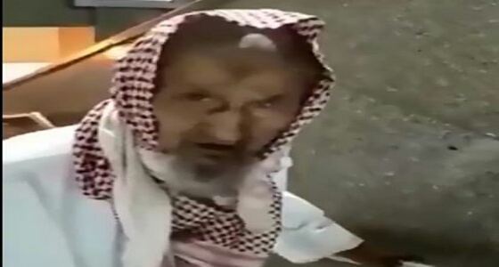 بالفيديو.. معمر سعودي لم تفته الصلاة بالحرم على مدى عشرات السنين