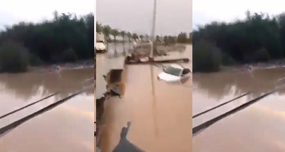 بالفيديو.. غرق السيارات في سيول أبو عريش