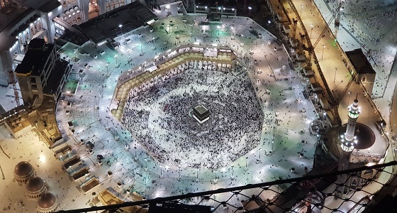 بالصور.. برج الساعة في مكة المكرمة ليلة يوم التروية من حج 1440هـ