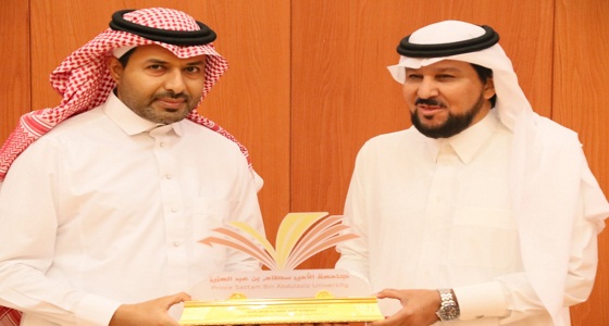 الدكتور الدخيني يقدم شكره لجامعة الأمير سطام على تكريم مستشفى الدلم.