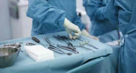 استخراج بطارية ساعة من أذن طفل بمستشفى ” القريات العامة “