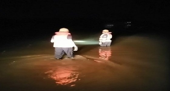 سقوط شخص في سيل وادي ضمد