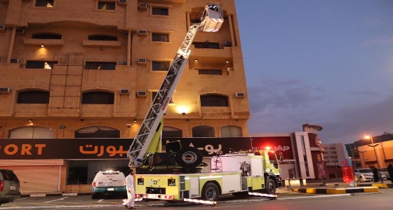 بالصور.. إصابة 13 شخصا في حريق غرفة بفندق بالطائف