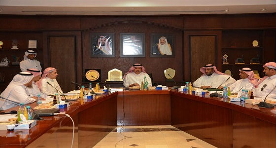 مدير عام تعليم الرياض يؤكد على الالتزام بأعلى معايير الأمن والسلامة للنقل المدرسي