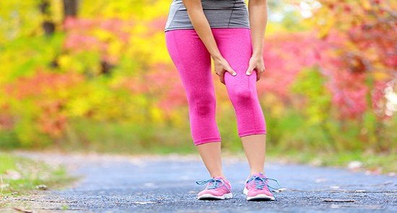 الاستحمام يوميًا والترطيب للتخفيف من مشاكل احتكاك الفخذين