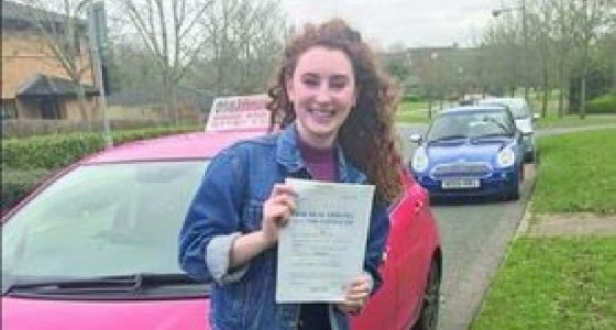 العثور على جثة الطالبة البريطانية التي سقطت من الطائرة