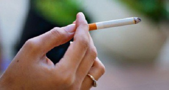 استطلاع: تدخين الفتيات له 4 أسباب
