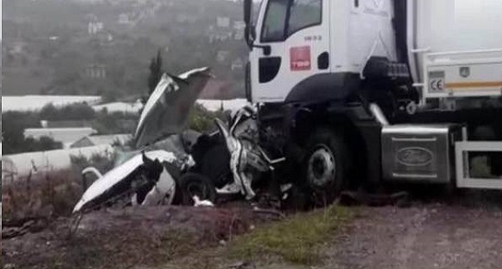 مصرع مواطن وإصابة زوجته وابنتيه في حادث مروري بتركيا