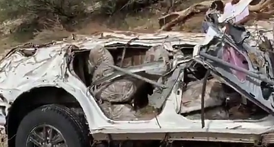 بالفيديو.. فقدان أسرة مكونة من 5 أفراد جراء السيول بأحد المسارحة 