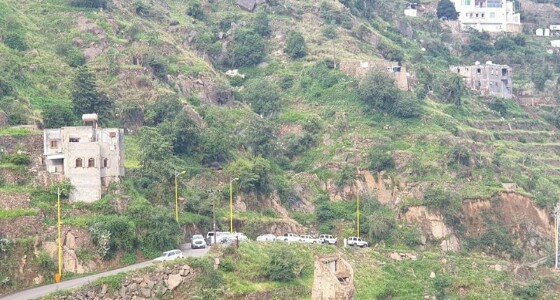 بالصور.. إصابة شقيقان إثر سقوط مركبة من منحدر شاهق بفيفاء