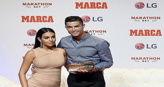 خطيبة رونالدو: أحرص على إغرائه لإبقاء شرارة الحب