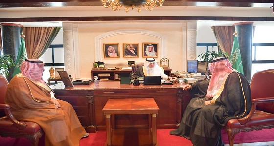 أمير تبوك يستقبل رئيس القطاع الشمالي الغربي لشركة المياه الوطنية