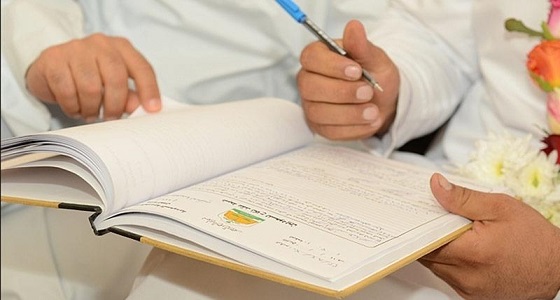 محامي يثير الجدل بحق اشتراط الزوج عدم سفر زوجته بدون موافقته بعقد النكاح