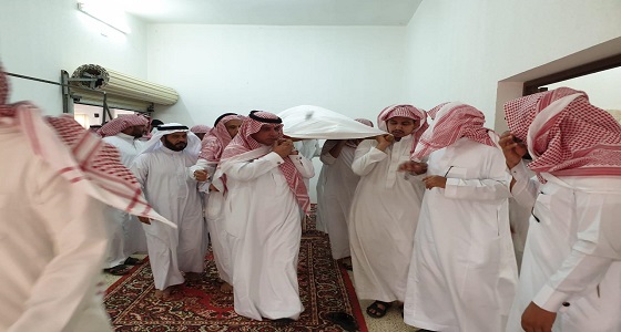 بالصور.. محافظ قلوة ينقل تعازي أمير الباحة في الشهيد علي ال سعد الزهراني