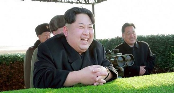 زعيم كوريا الشمالية يشرف على تجربة منصة إطلاق صواريخ &#8221; ضخمة &#8220;