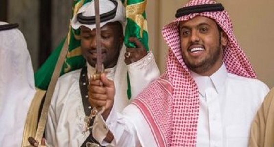 بالفيديو.. وليد الدواس يدرب صديقه الجديد على إتيكيت أكل السلطة