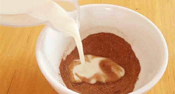 وصفة ” القهوة والحليب ” .. قناع للحصول على بشرة مشرقة في الصباح