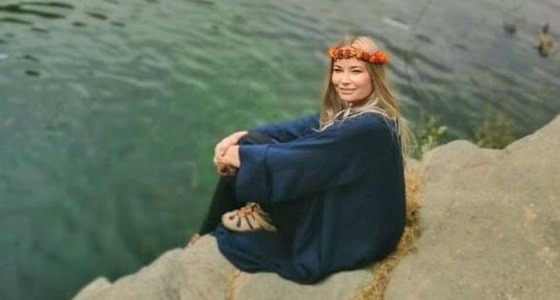 بالصور.. سائحة فنلندية تشدو بجمال الطبيعة في المملكة