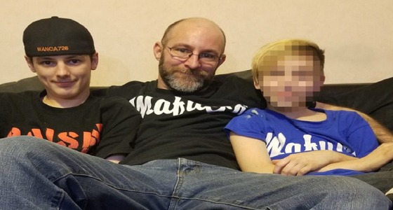 مراهق يقتل أبيه بعدما طلب منه ترتيب الغرفة