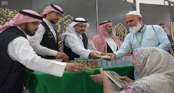 مجمع الملك عبدالعزيز لكسوة الكعبة المشرفة يواصل احتفائه بالزوار