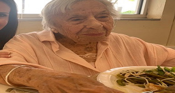 أكبر معمرة ” عزباء ” في العالم تحتفل بعيد ميلادها الـ 107