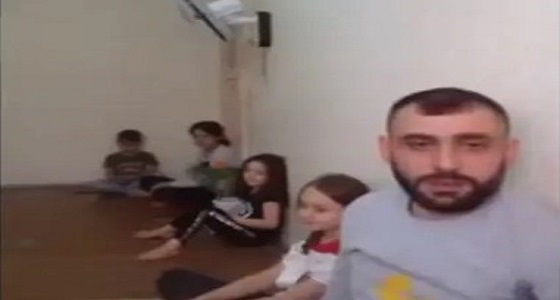 بالفيديو.. لاجئ سوري صارخا بتركيا: ما بدكم ايانا خلي النظام يدبحنا