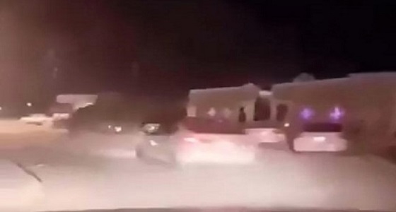 بالفيديو.. اصطدام مركبة بناقة في أحد الأحياء بالمملكة