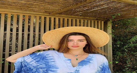 بفستان أزرق وقبعة.. روان بن حسين تتألق بإطلالة جذابة في أحدث ظهور لها 