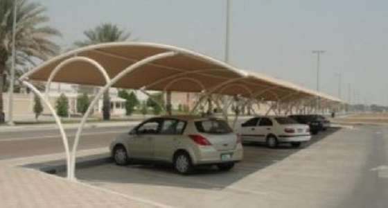 مشاجرة عنيفة بين رجل وزوجته في دبي لخلافهما على موقف مركبة.. والحماة تهدد الأخيرة 