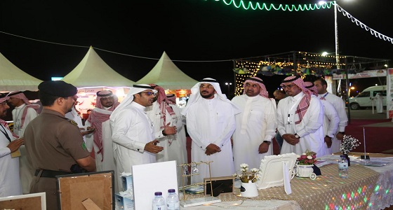 محافظ عيون الجواء يزور مهرجان الخيمة التسويقية ويُكرم فريق العمل وشركاء التنظيم