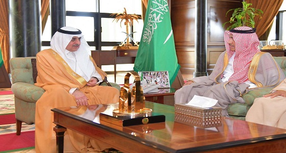 أمير تبوك يستقبل مدير ومنسوبي الأحوال المدنية بالمنطقة