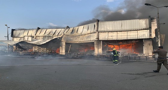 بالصور.. اندلاع حريق في سوق المسترجعات بالطائف